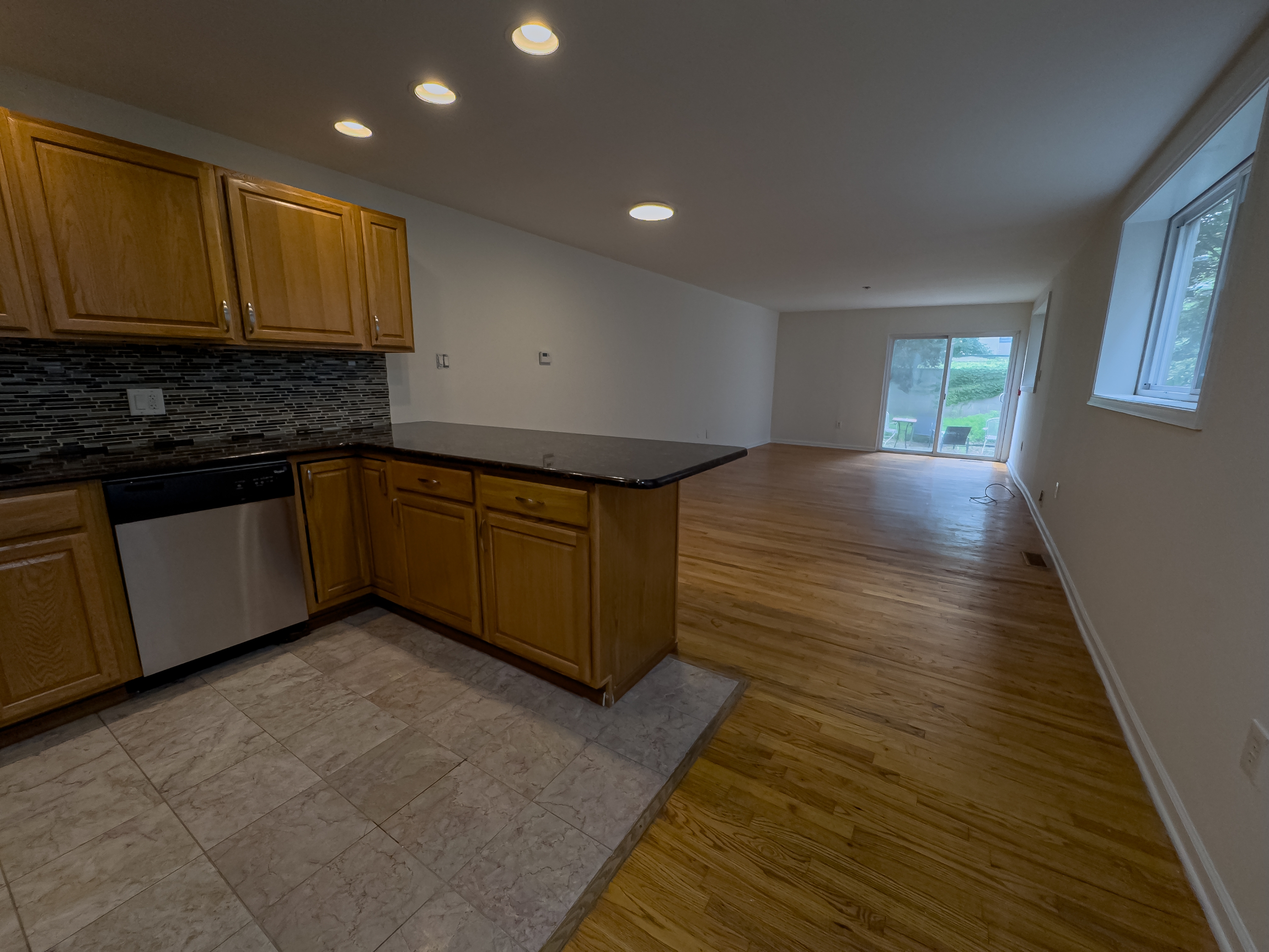 2038 Wallace St - 1FL